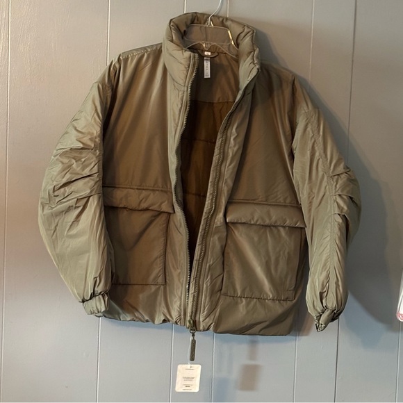 NWT Khloe Kardashian for Fabletics puffer jacket - Picture 5 of 10